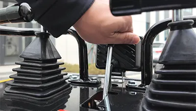 Mini chargeuse compacte sur pneus S360