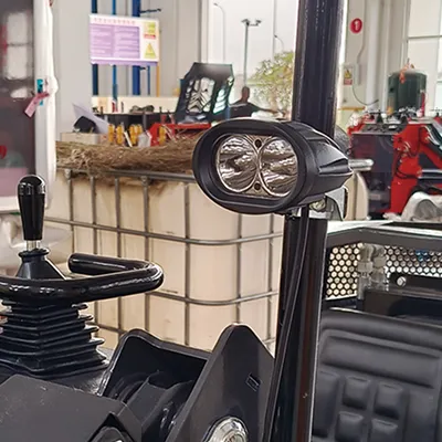 Mini chargeuse compacte sur pneus S390