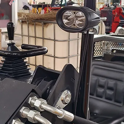 Mini chargeuse compacte sur chenilles T390