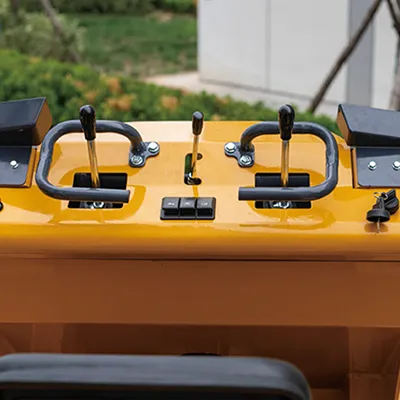 Mini chargeuse compacte sur chenilles T490