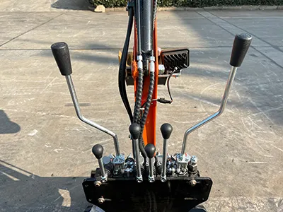 Mini pelle sur chenilles KV08